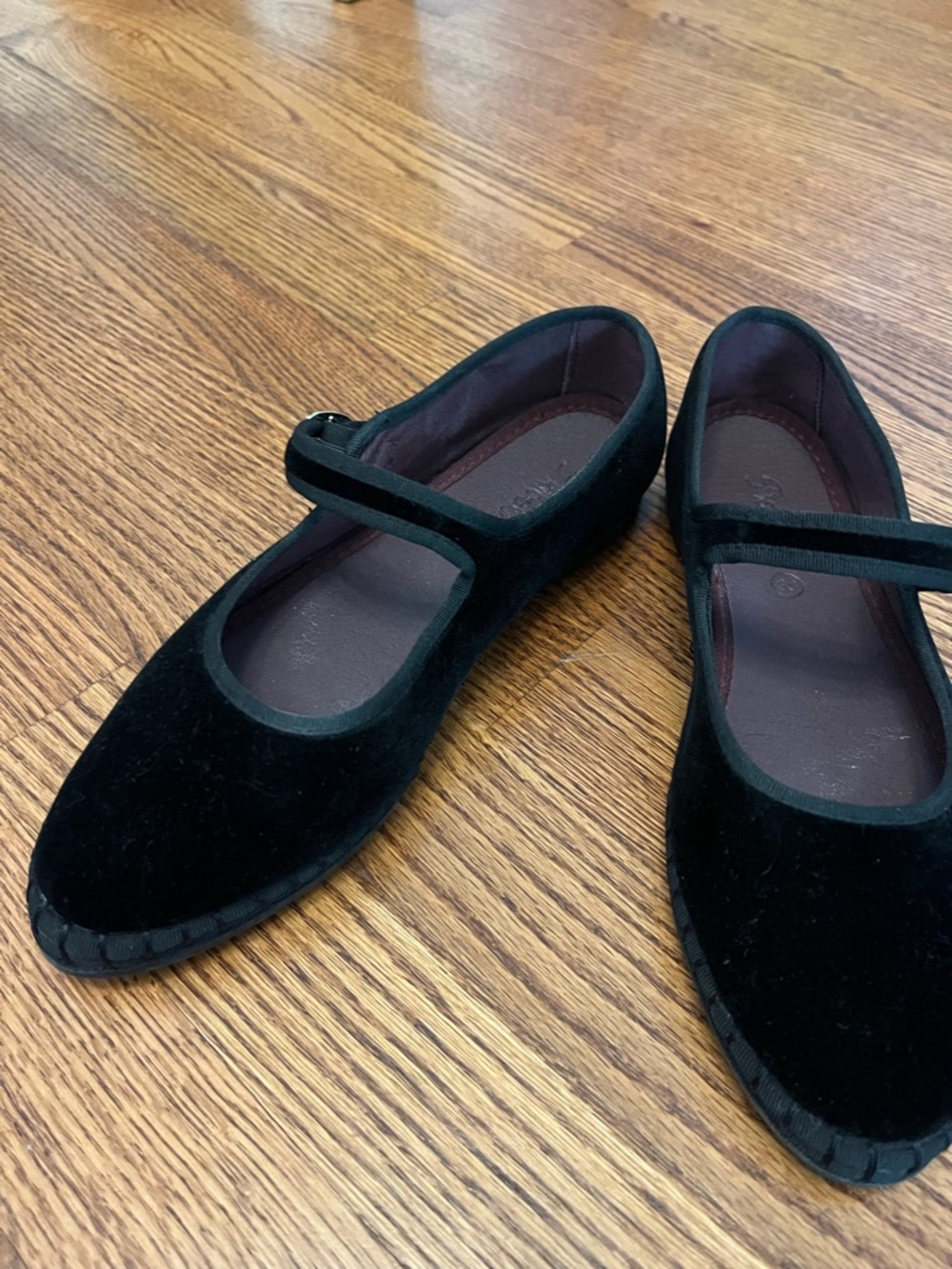 Women’s Black Velvet Mary Jane Flats. Flabelus. Sz 38. Worn once